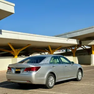 Toyota Crown 2017 Silver