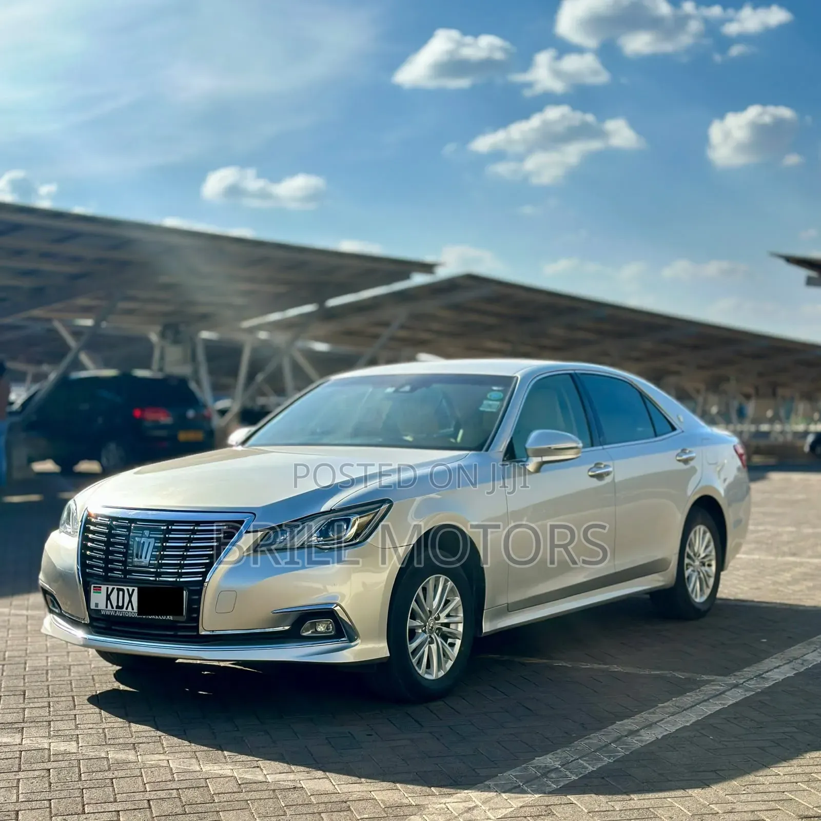 Toyota Crown 2017 Silver
