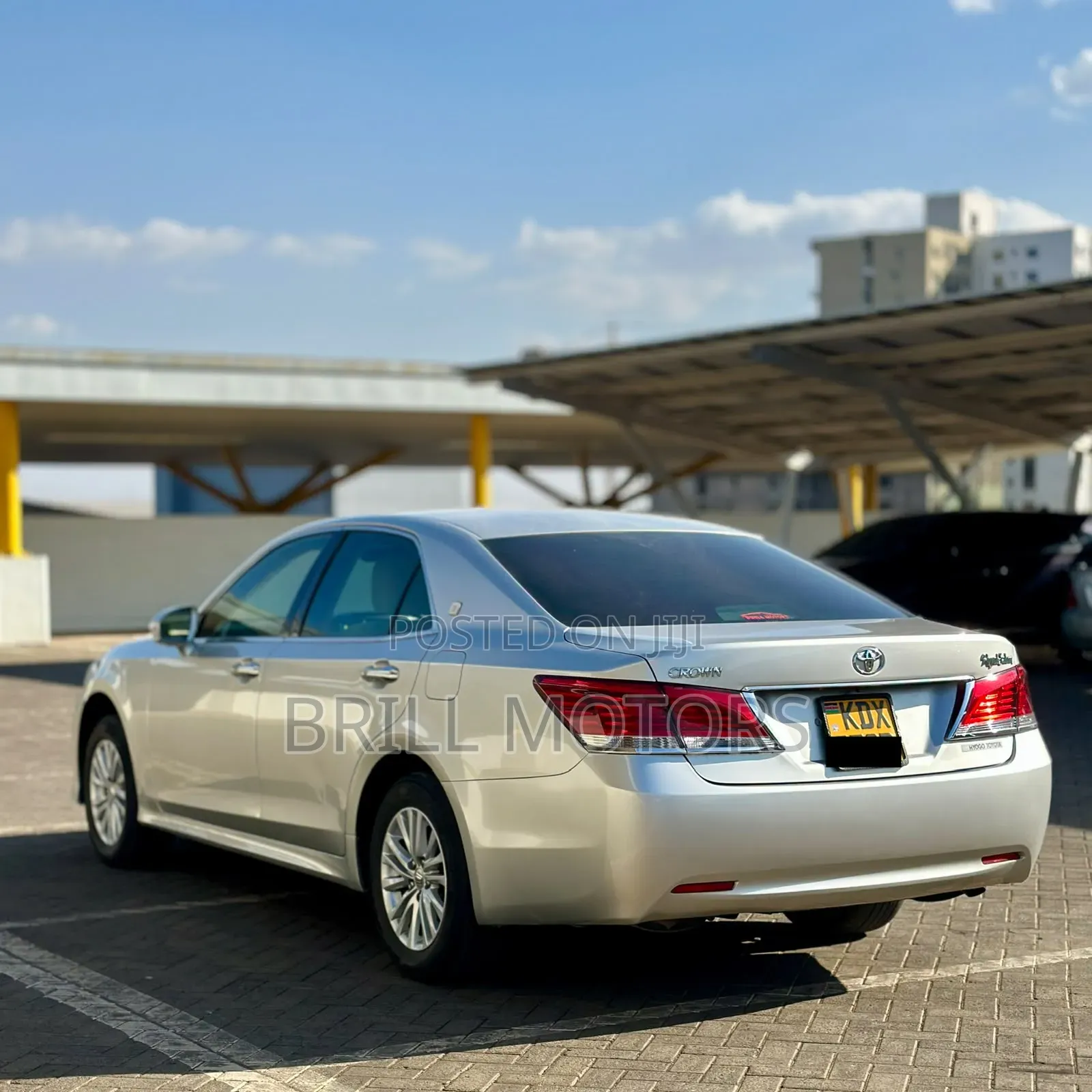 Toyota Crown 2017 Silver