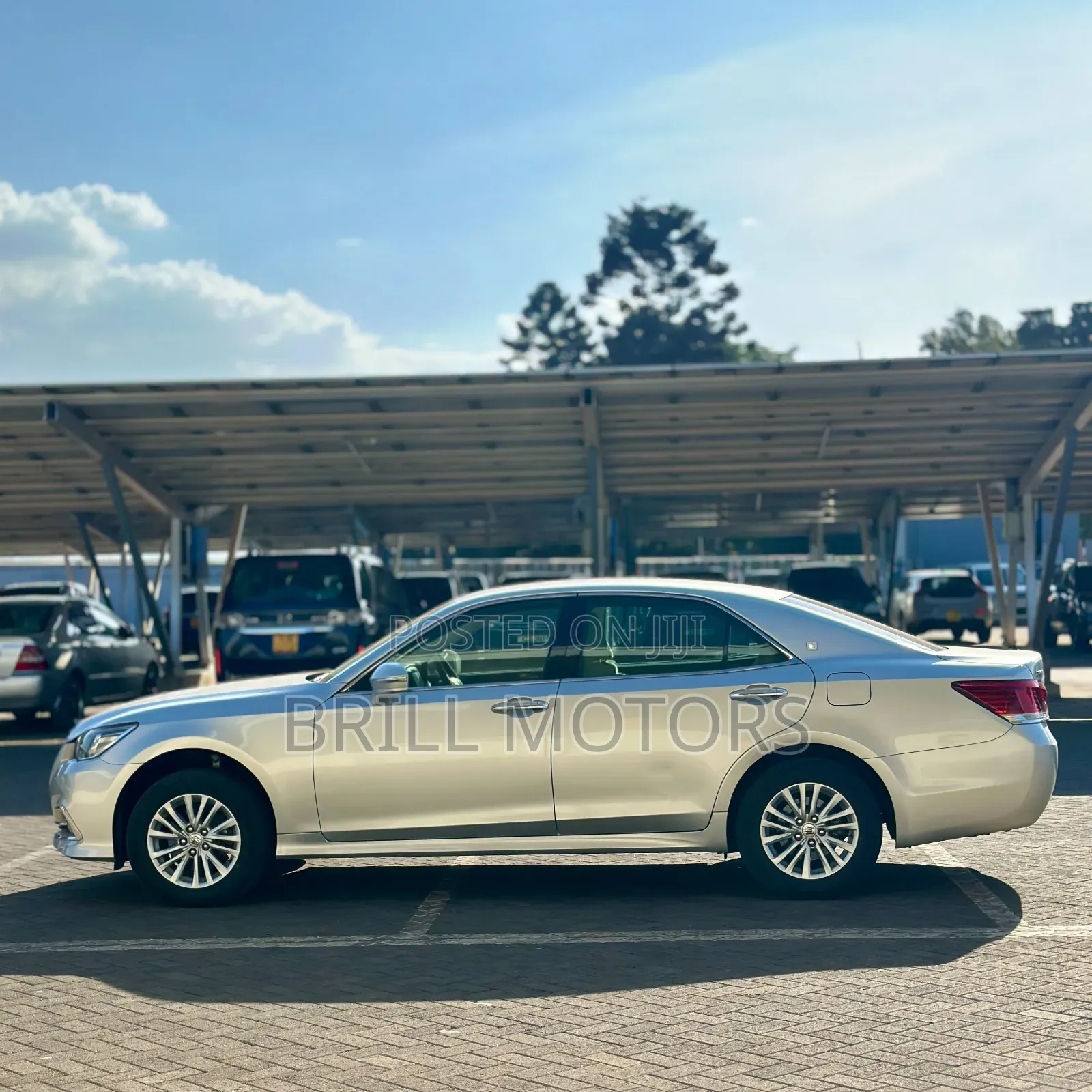 Toyota Crown 2017 Silver