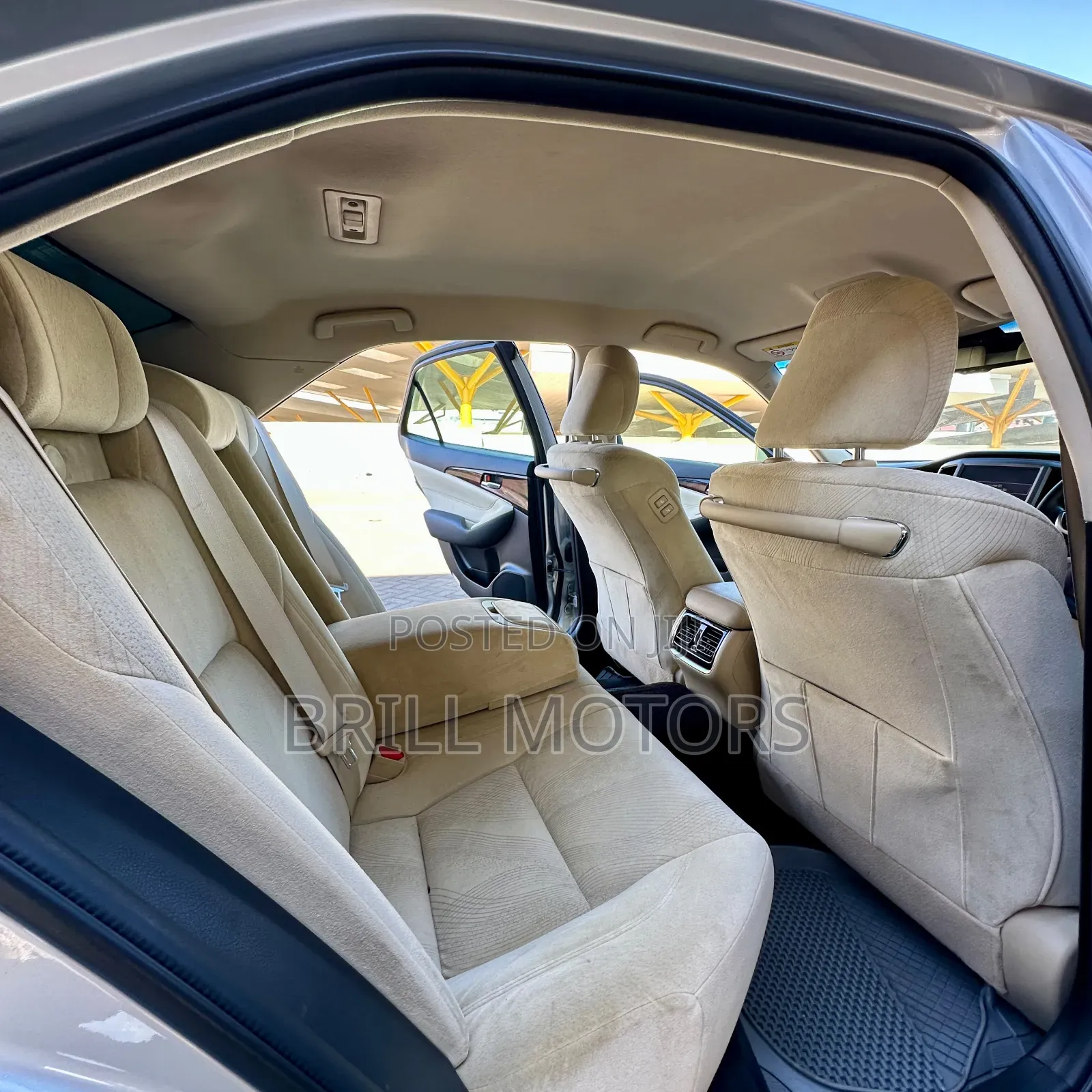 Toyota Crown 2017 Silver