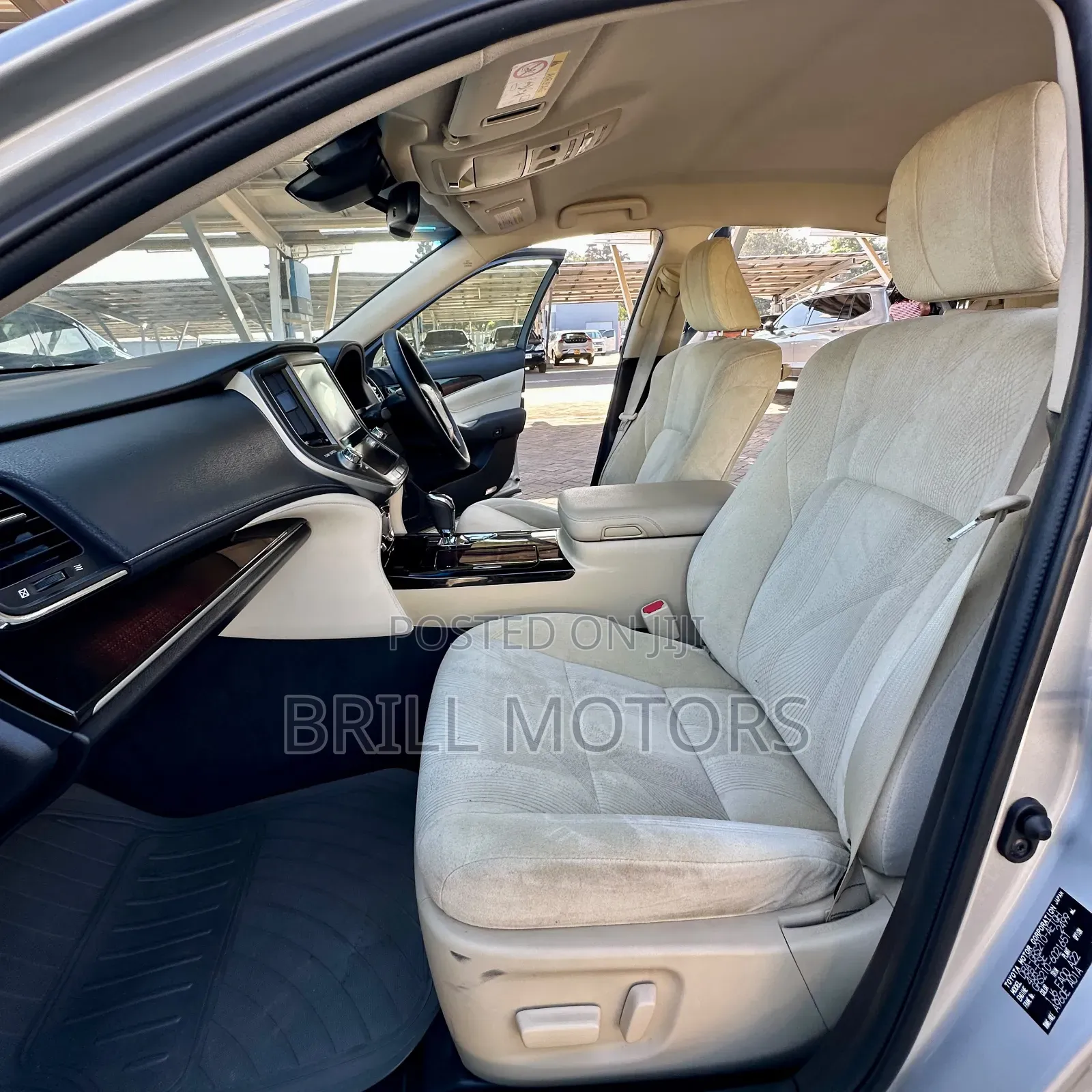Toyota Crown 2017 Silver