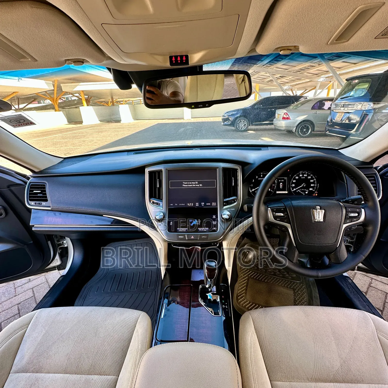 Toyota Crown 2017 Silver