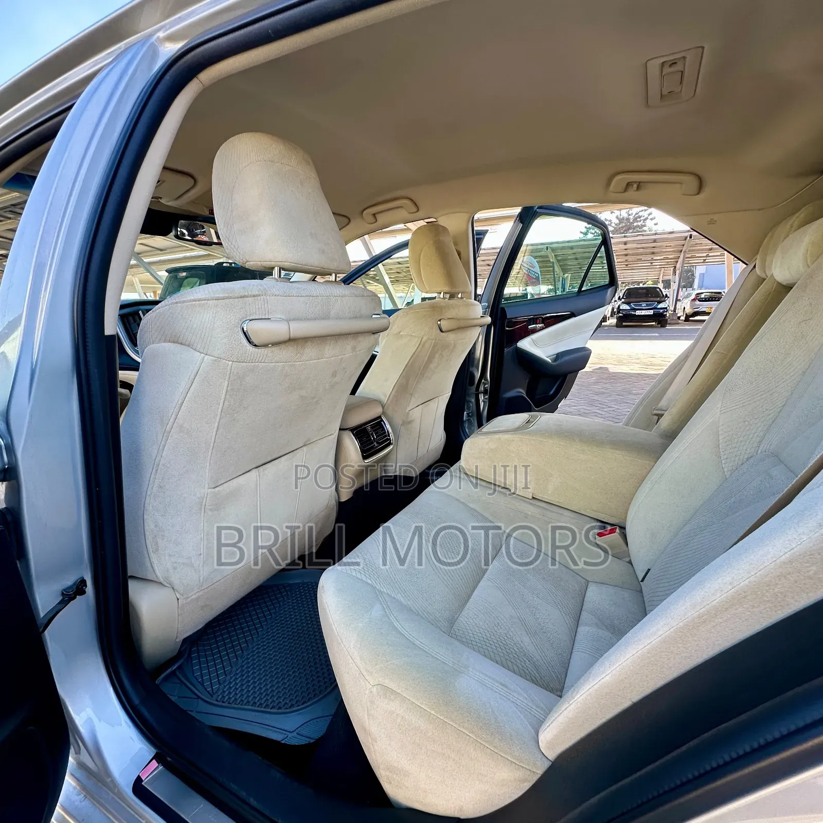 Toyota Crown 2017 Silver
