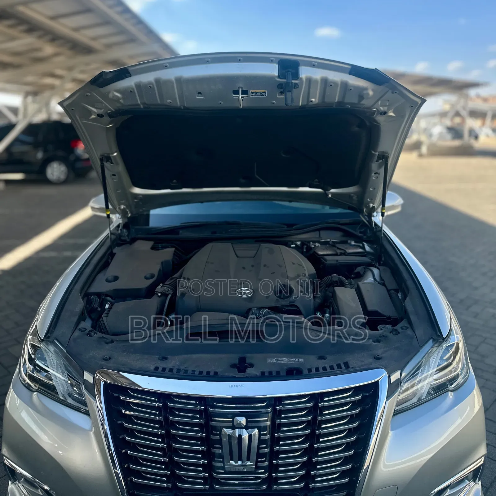 Toyota Crown 2017 Silver