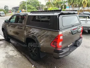 Toyota Hilux
Hilux Double Cab Steel Canopy