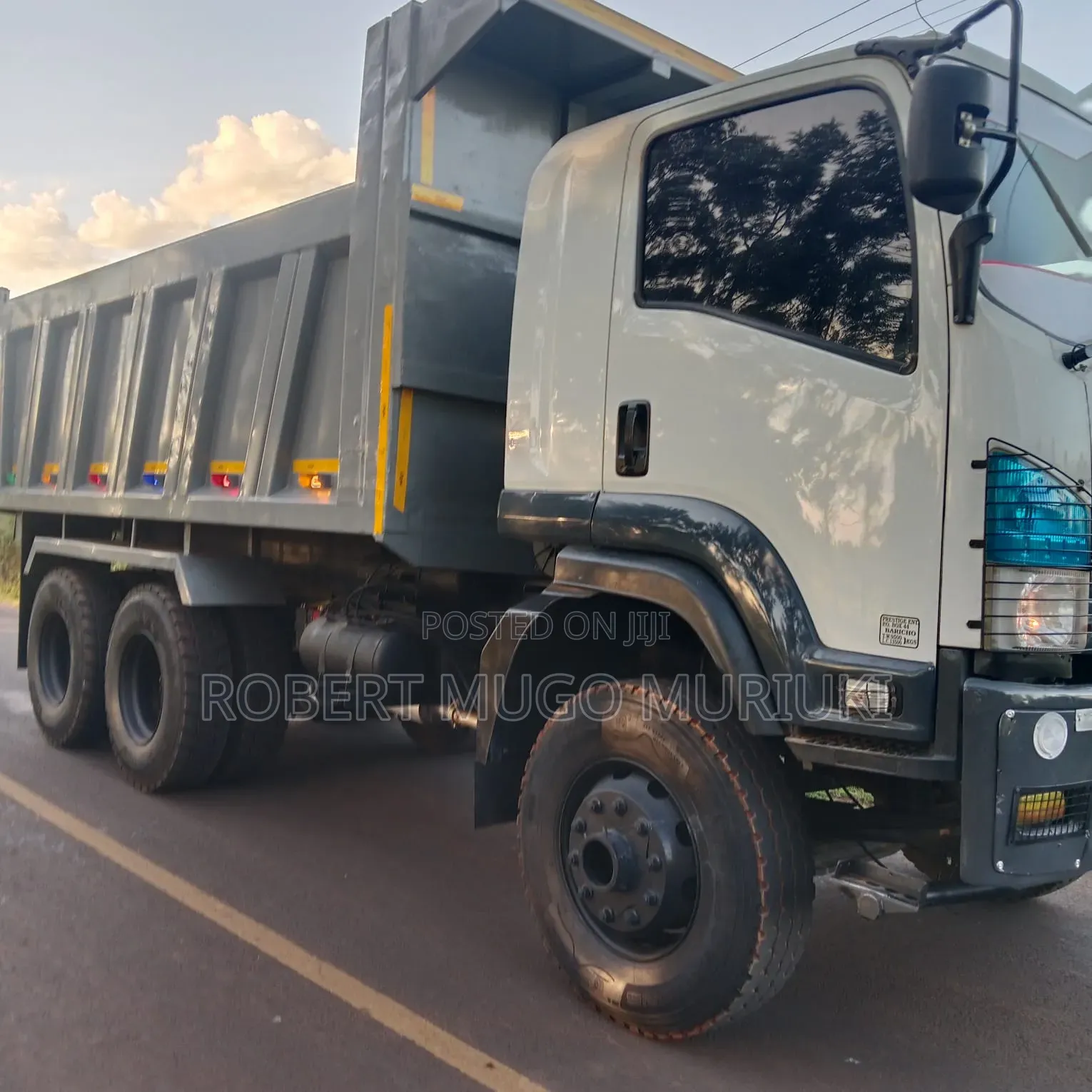 ISUZU Tipper