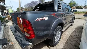Toyota Hilux 2009 Gray