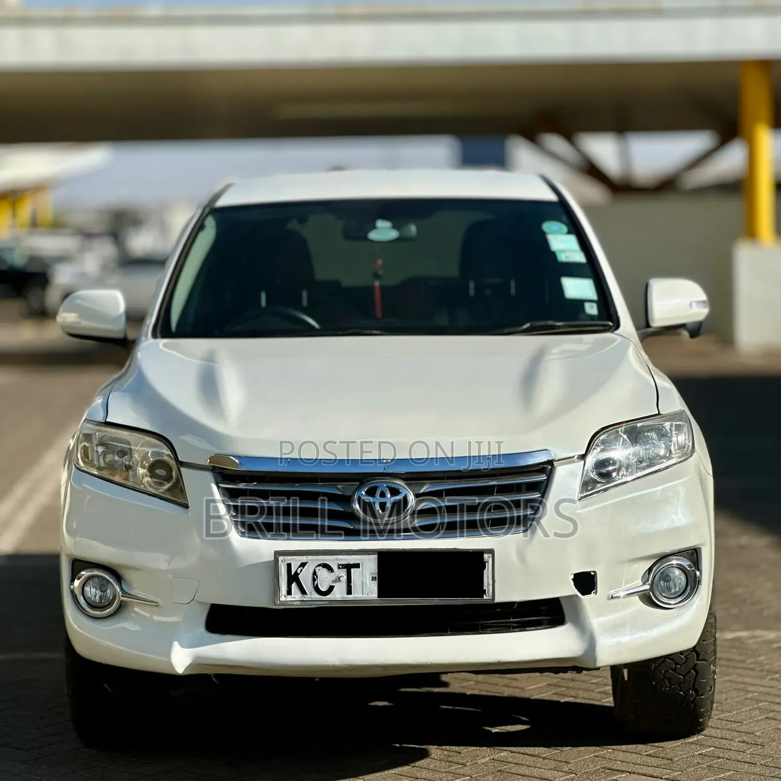 Toyota Vanguard 2011 White