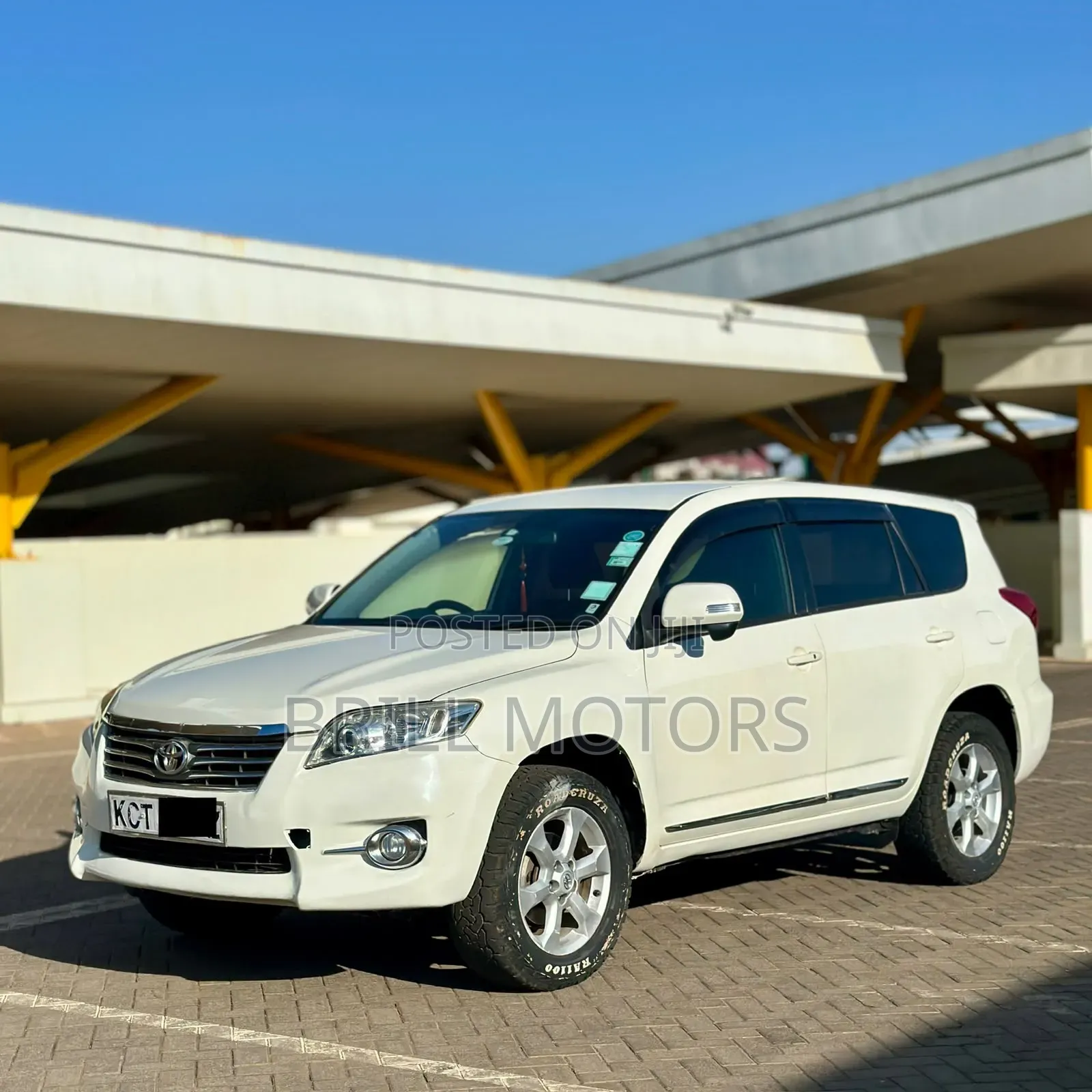 Toyota Vanguard 2011 White