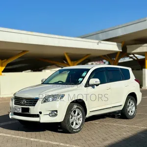 Toyota Vanguard 2011 White