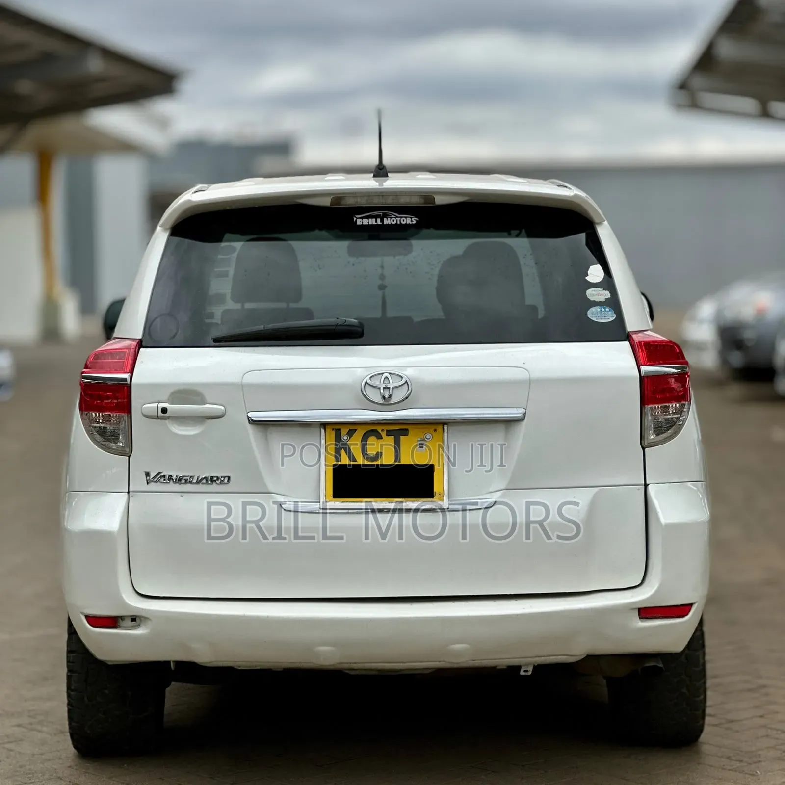 Toyota Vanguard 2011 White