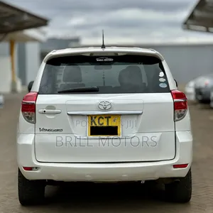 Toyota Vanguard 2011 White