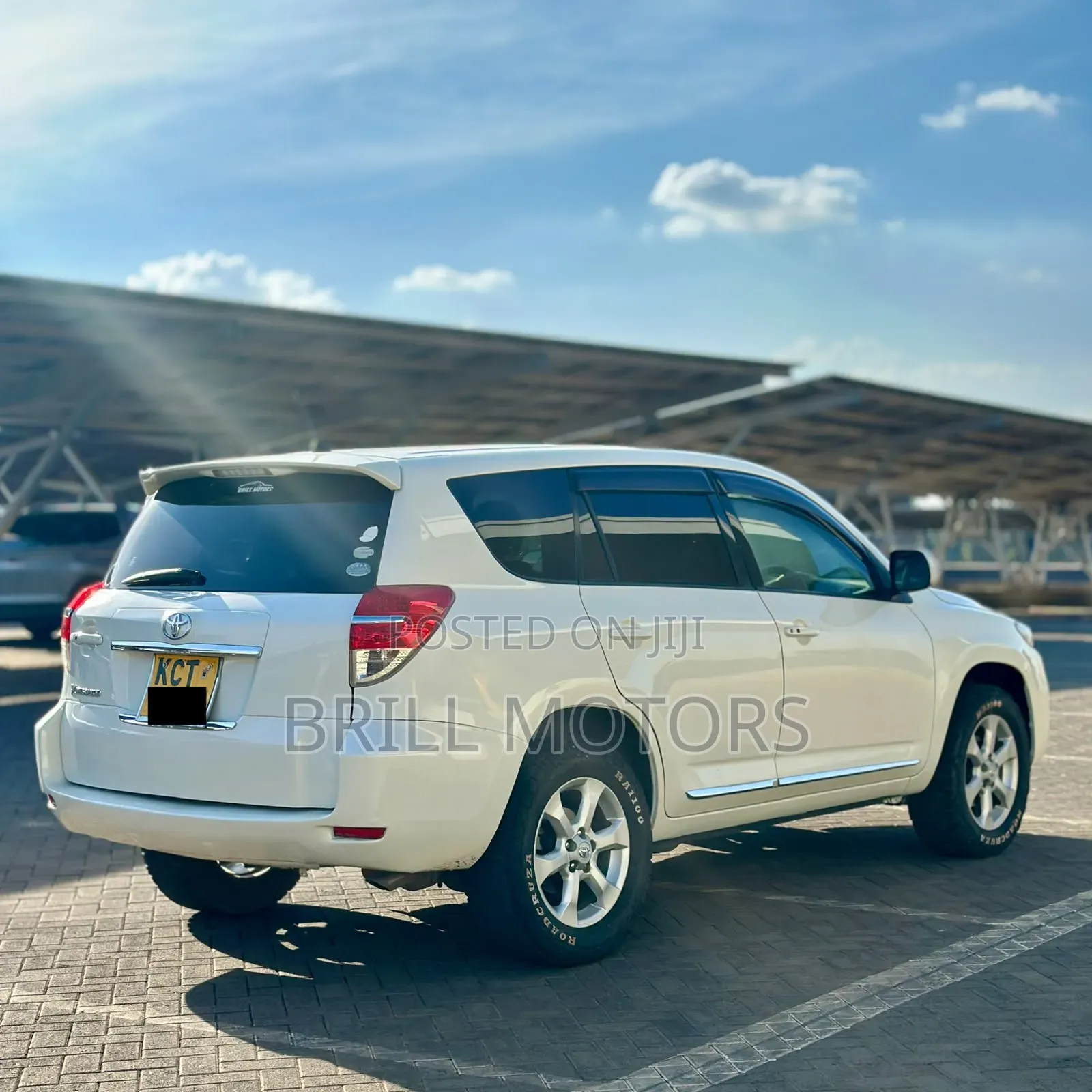 Toyota Vanguard 2011 White