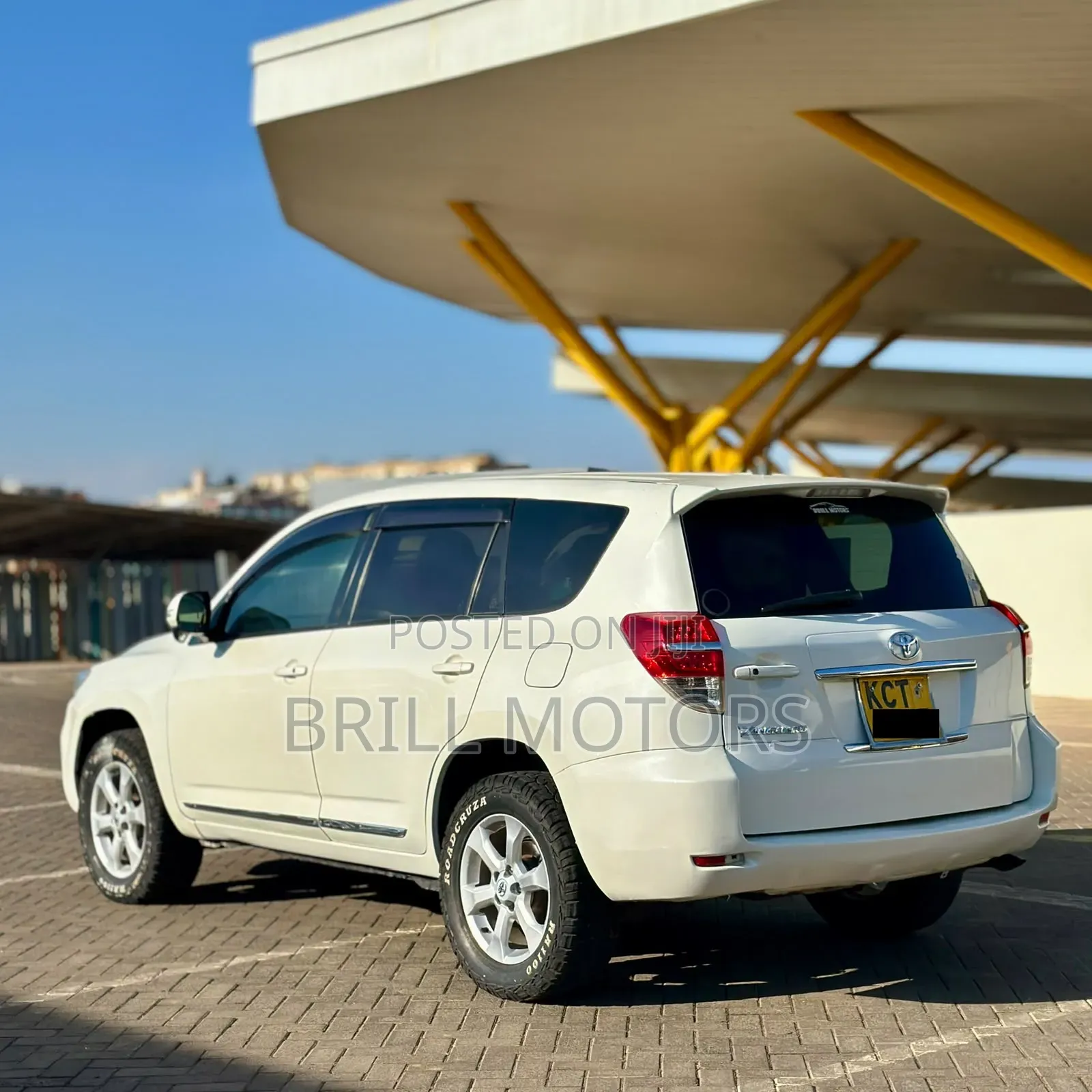 Toyota Vanguard 2011 White