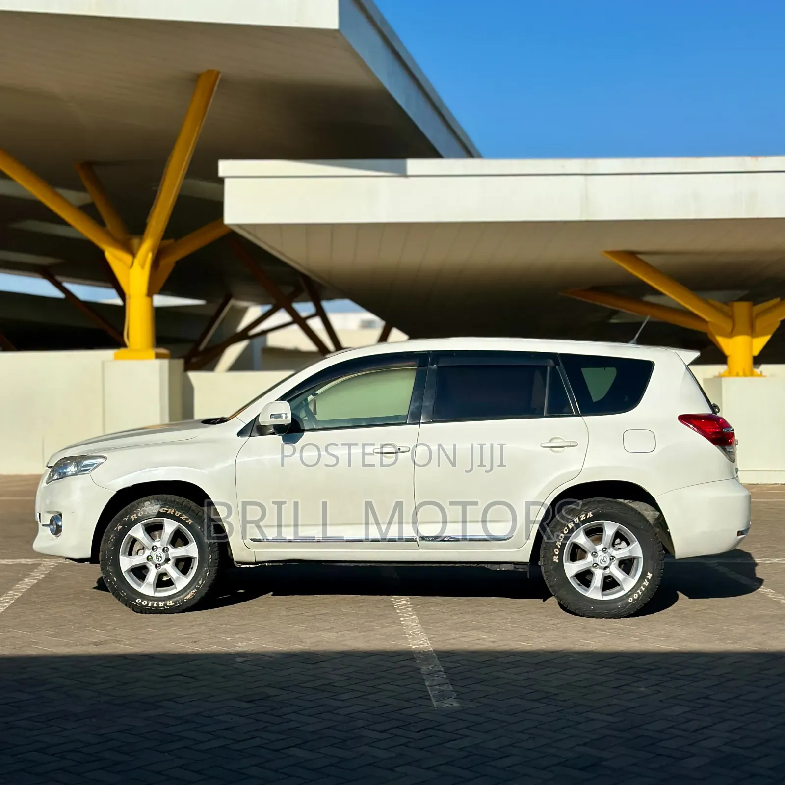 Toyota Vanguard 2011 White
