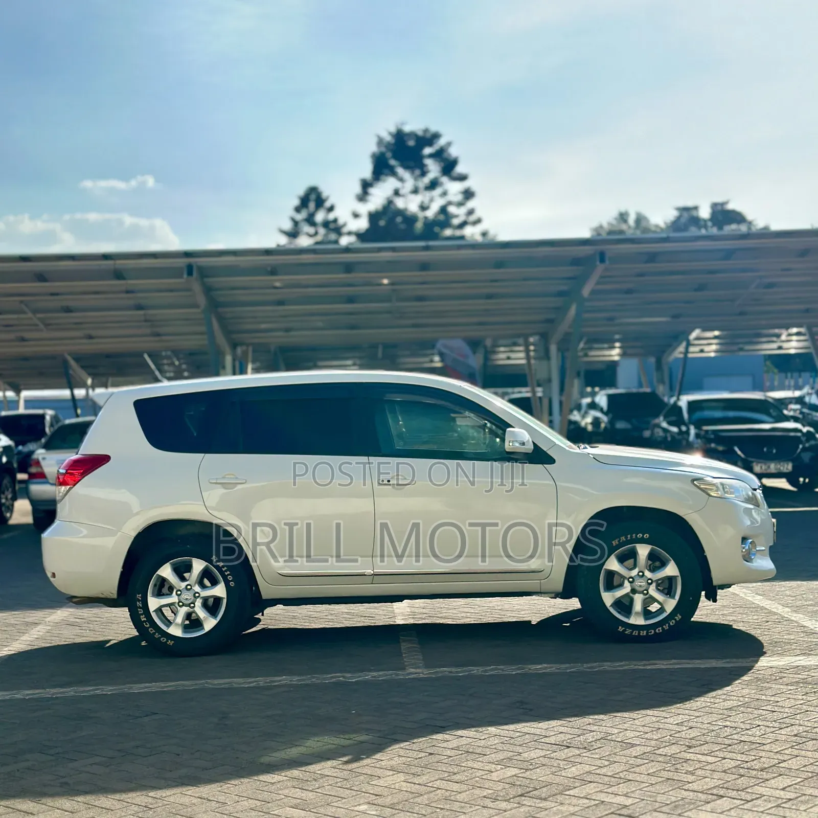 Toyota Vanguard 2011 White
