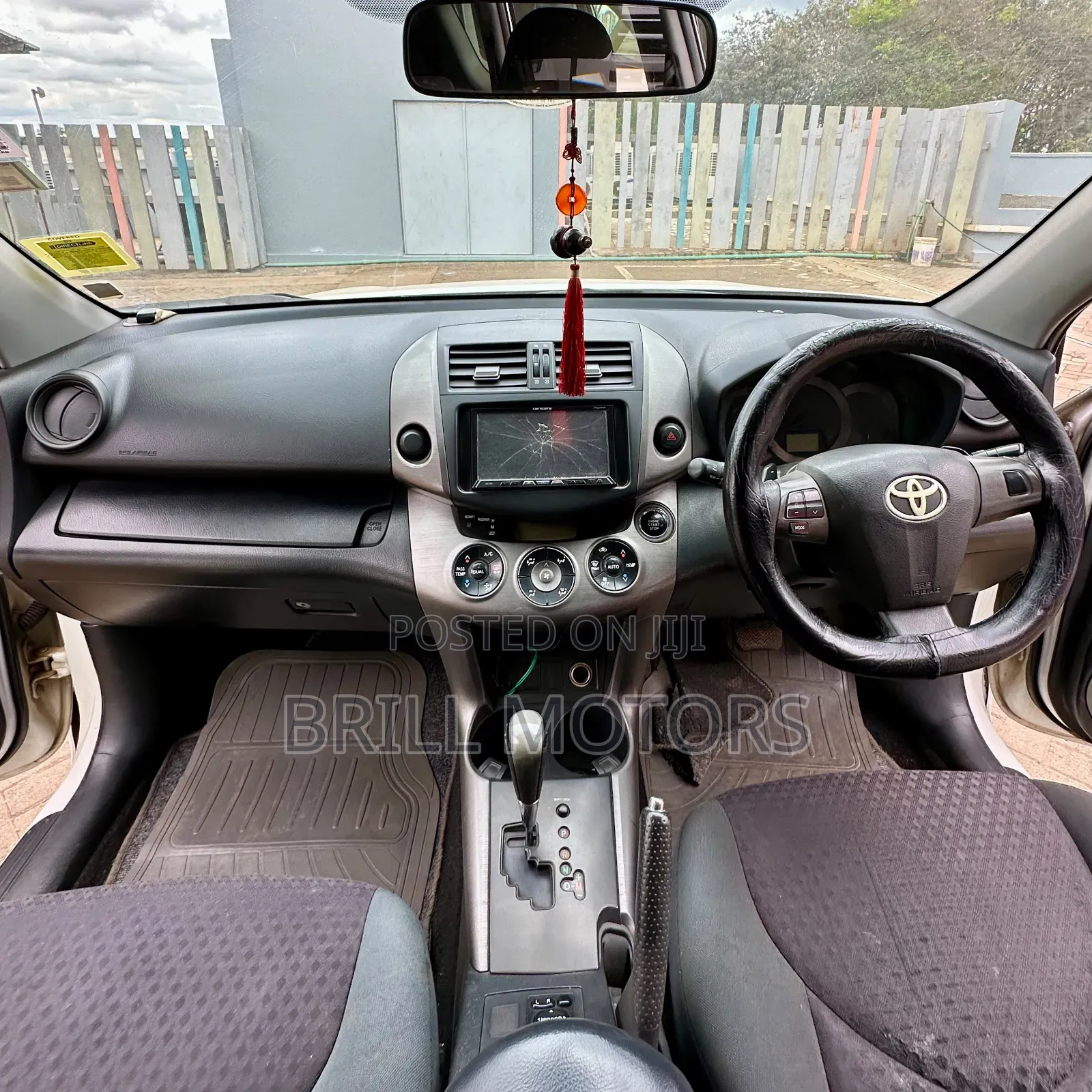 Toyota Vanguard 2011 White
