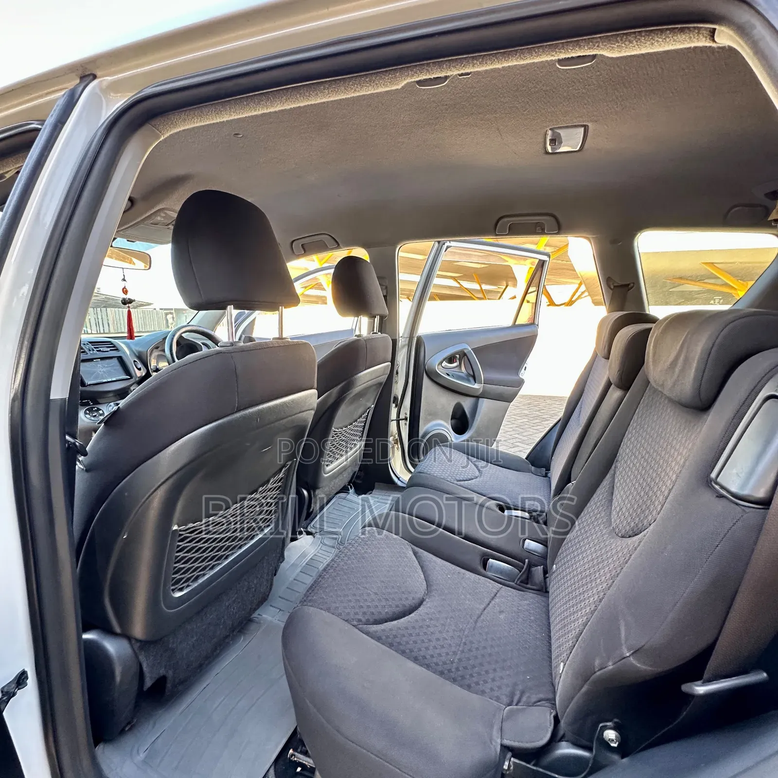 Toyota Vanguard 2011 White