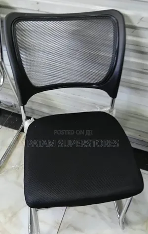 Modern Ergonomic Black Mesh Office / Visitor Chair