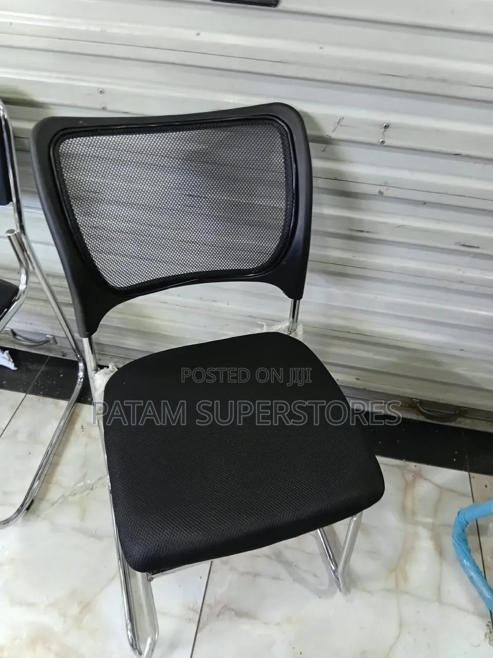 Modern Ergonomic Black Mesh Office / Visitor Chair