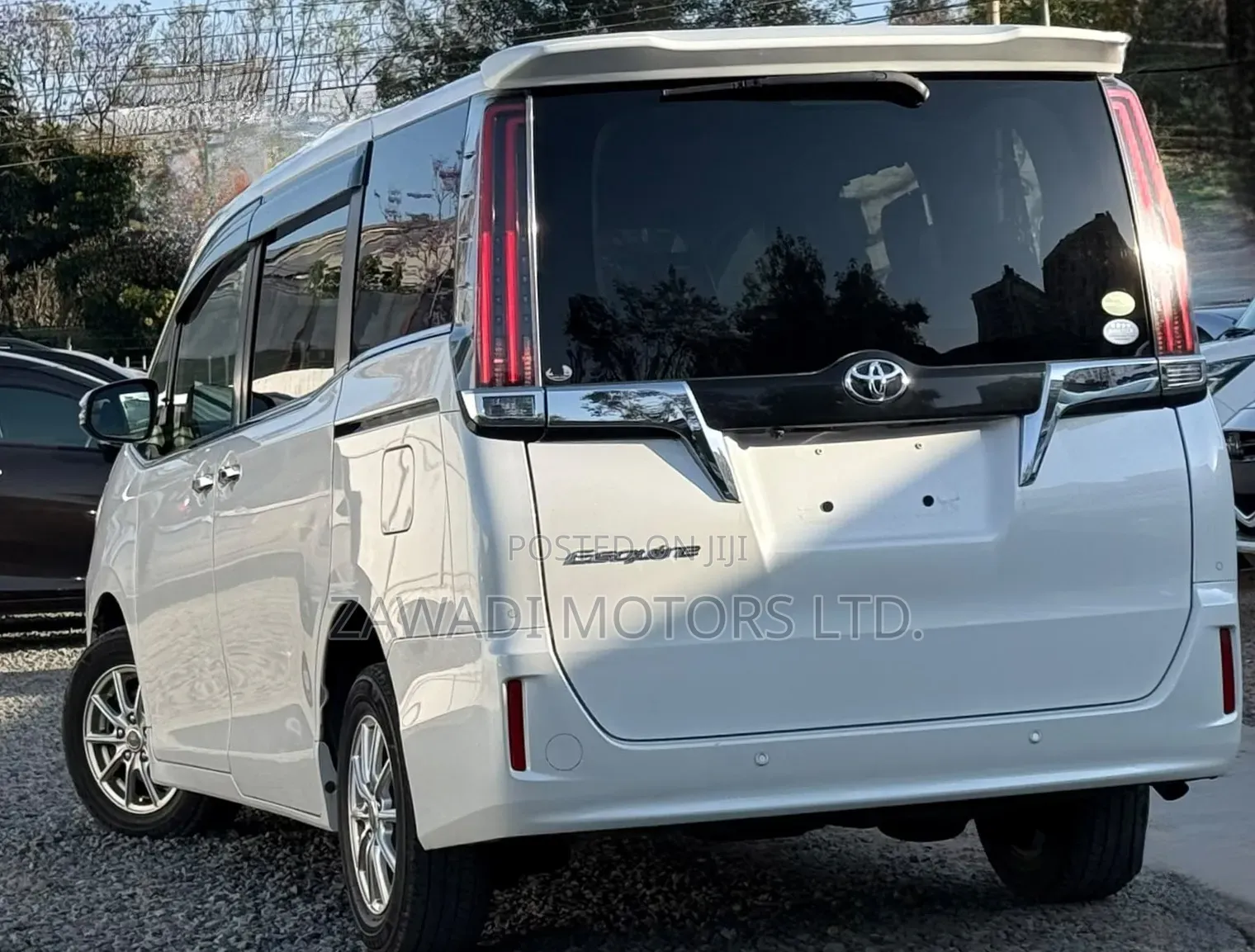 Toyota Esquire 2.0 AWD (7 seater) 2019 White