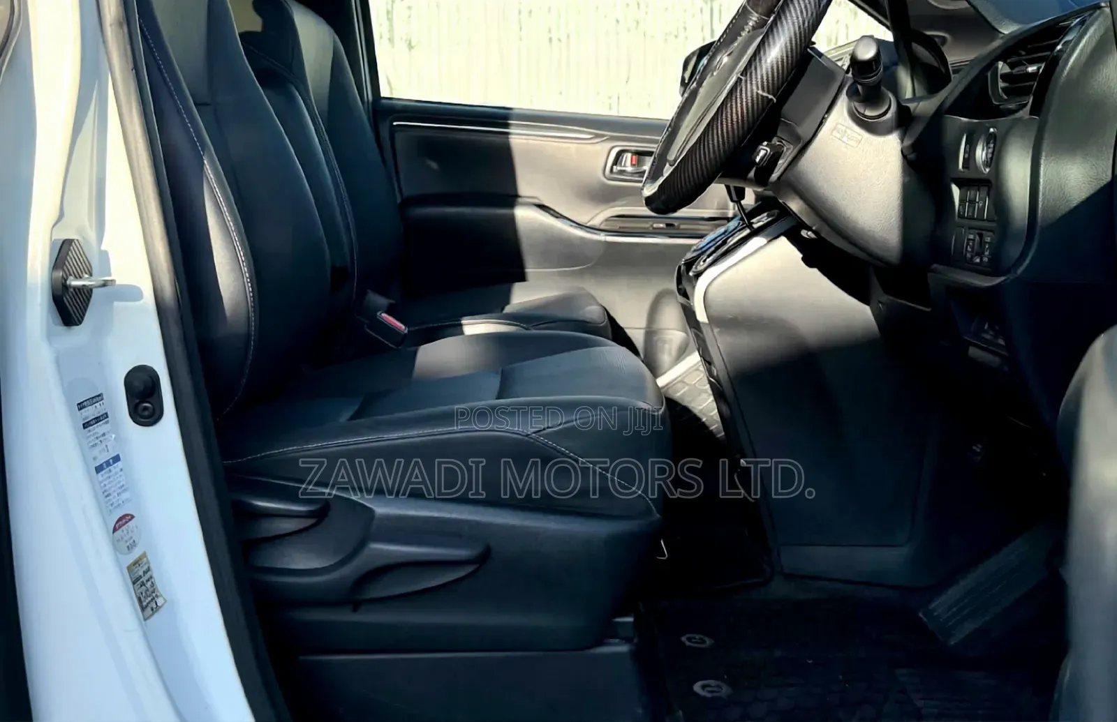 Toyota Esquire 2.0 AWD (7 seater) 2019 White