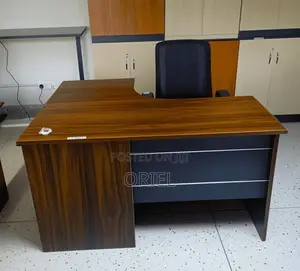 Office Desk : Curved 140CM Executive Office Table