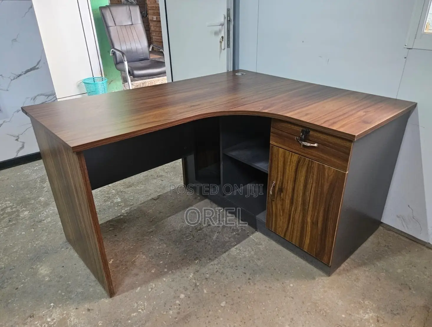 Office Desk : Curved 140CM Executive Office Table