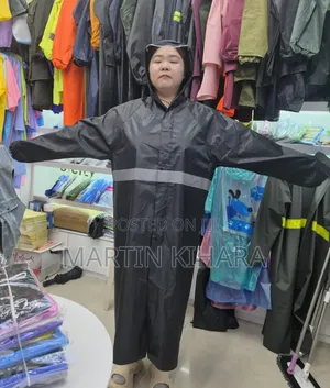 High Quality Adult Raincoat With Pockets