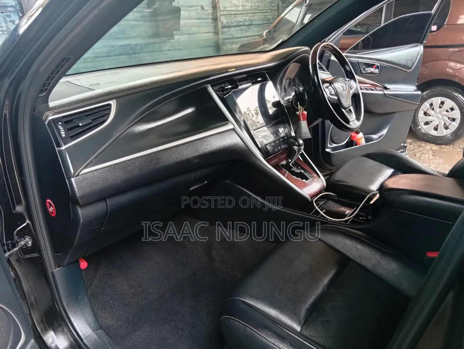 Toyota Harrier 2.0 2015 Black