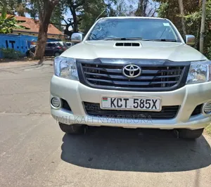 Toyota Hilux 2012 Silver