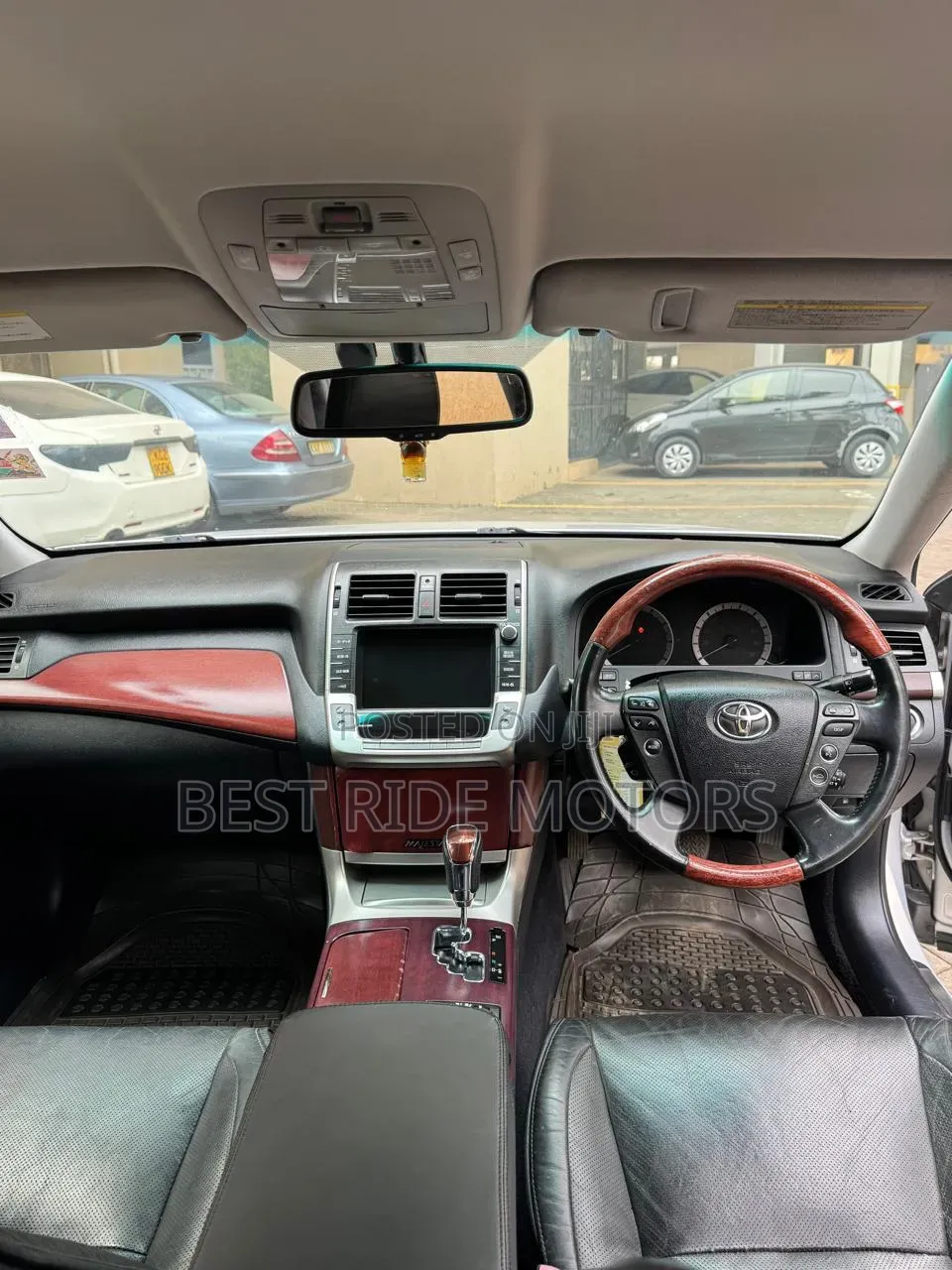 Toyota Crown Majesta 4.6 RWD 2012 Silver