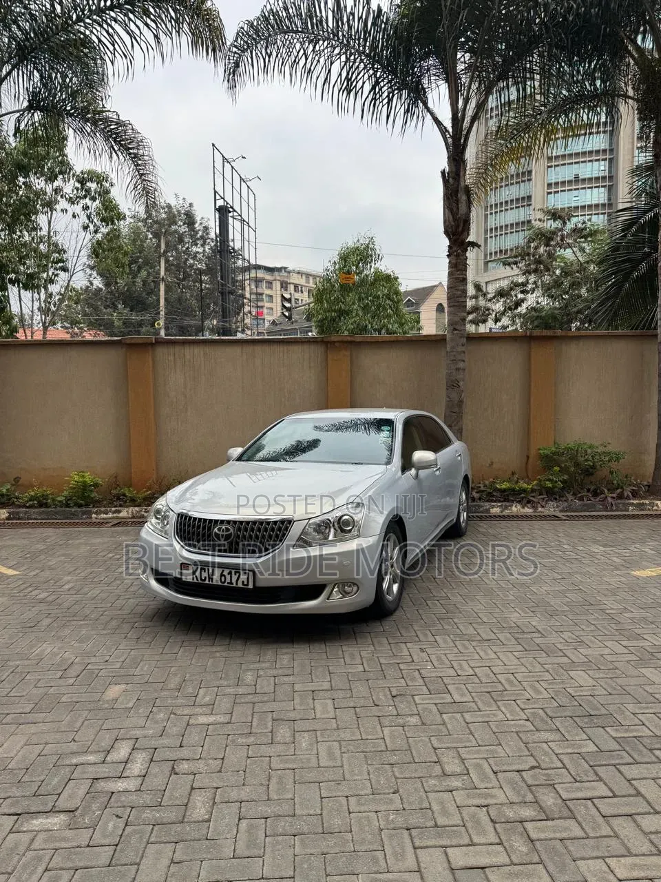 Toyota Crown Majesta 4.6 RWD 2012 Silver