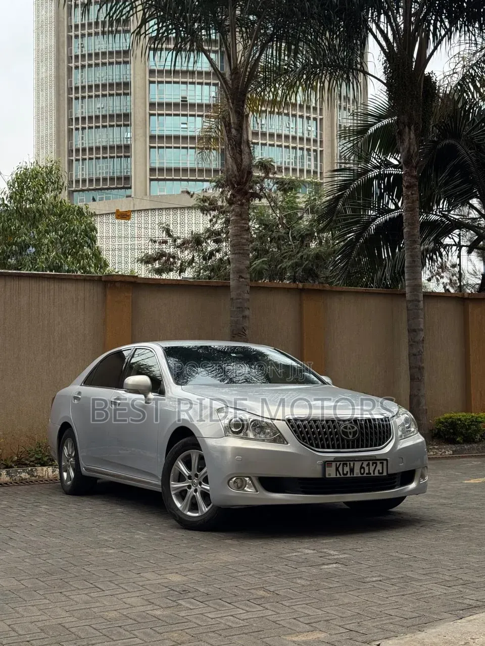 Toyota Crown Majesta 4.6 RWD 2012 Silver