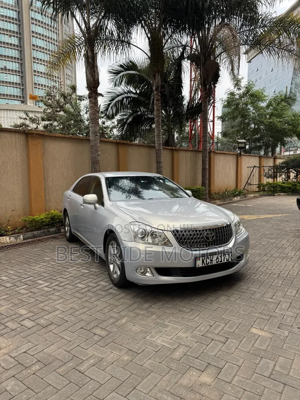Toyota Crown Majesta 4.6 RWD 2012 Silver