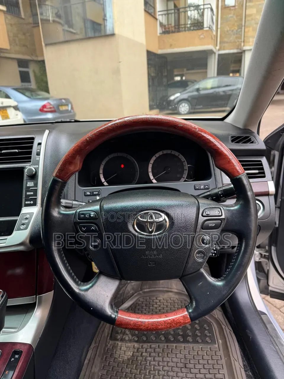 Toyota Crown Majesta 4.6 RWD 2012 Silver