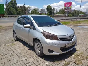 Toyota Vitz 2010 Silver