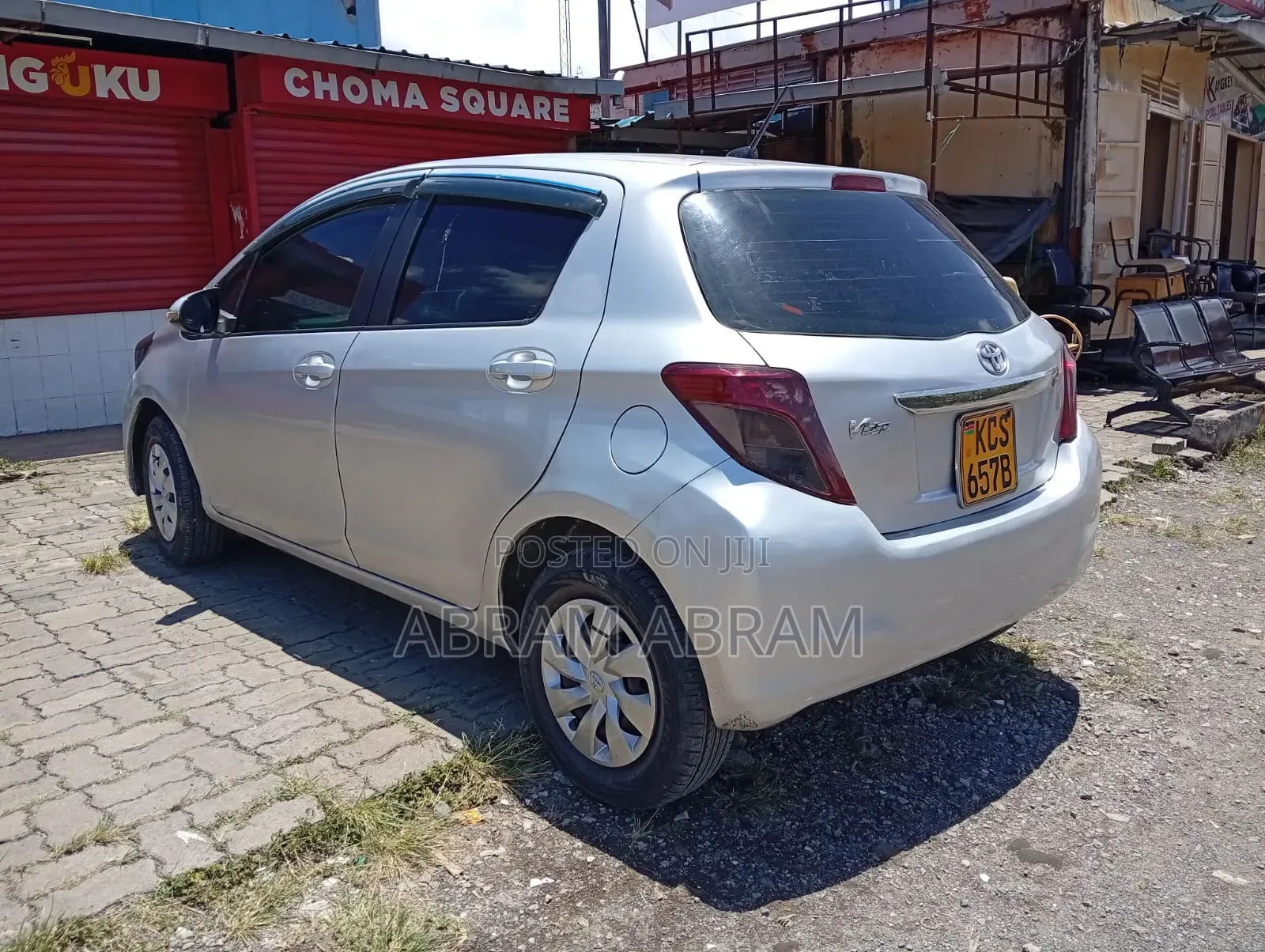Toyota Vitz 2010 Silver