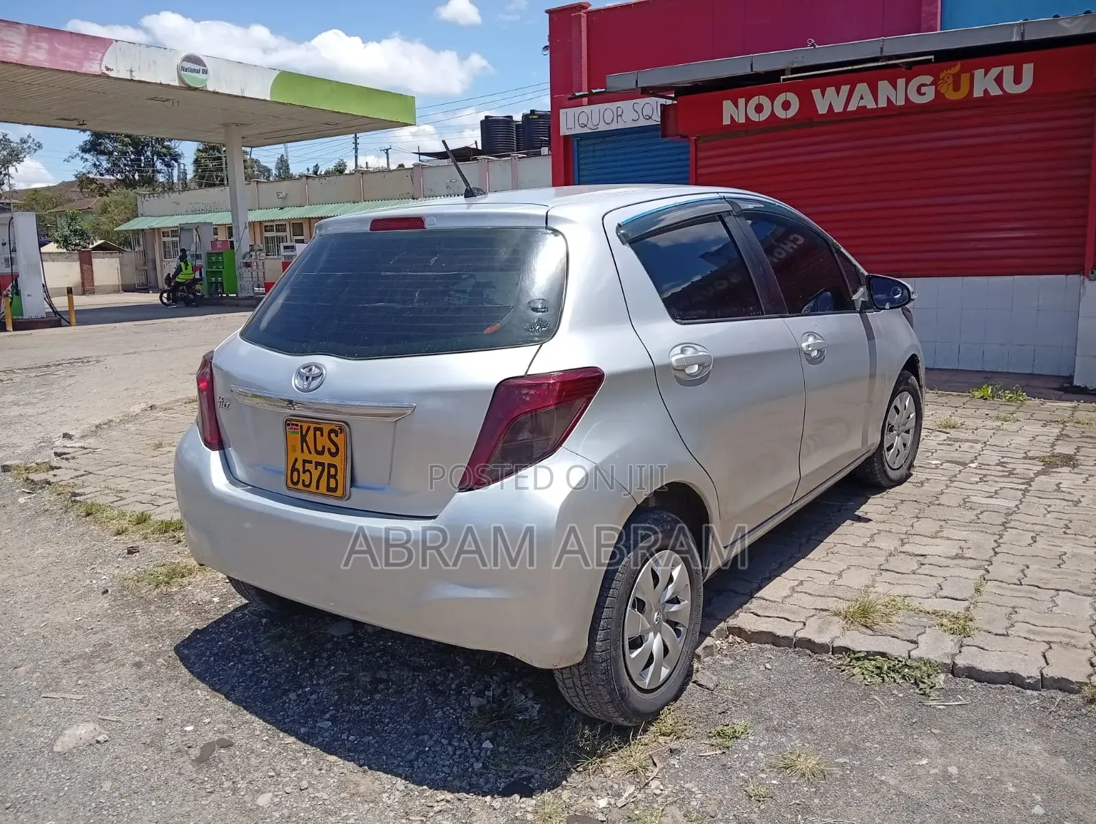 Toyota Vitz 2010 Silver