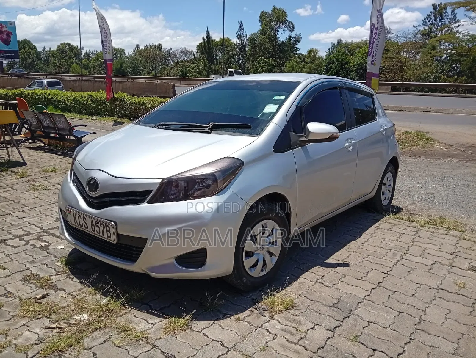 Toyota Vitz 2010 Silver