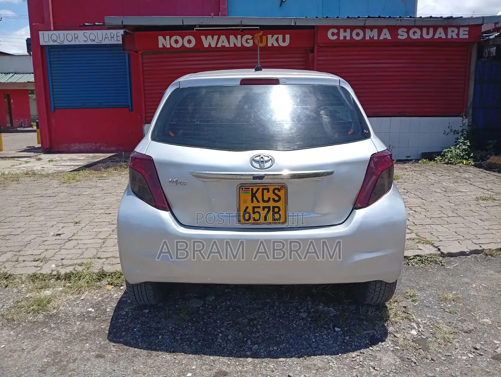 Toyota Vitz 2010 Silver