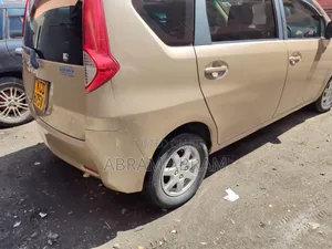 Toyota Passo Sette 2010 Beige