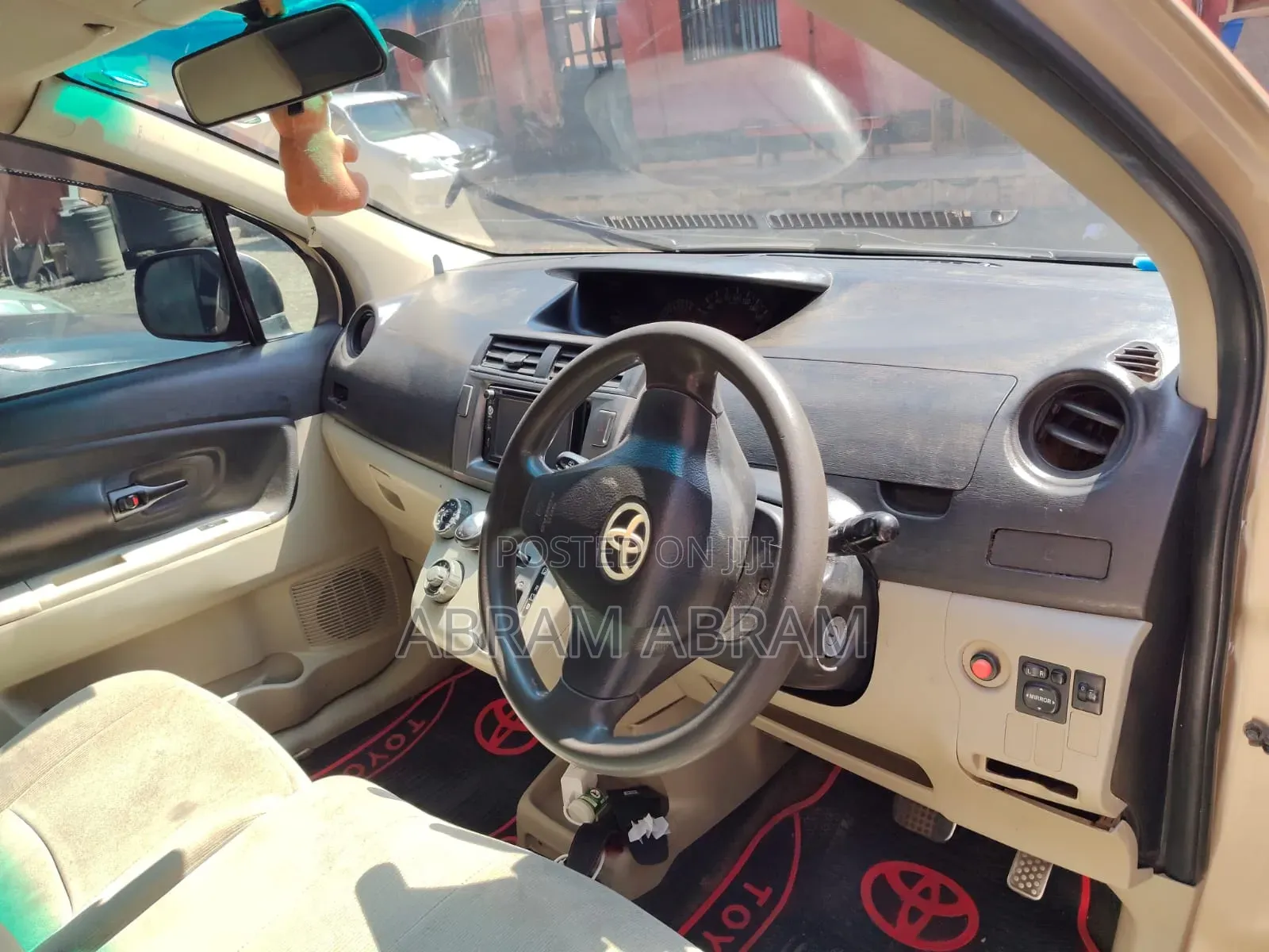 Toyota Passo Sette 2010 Beige