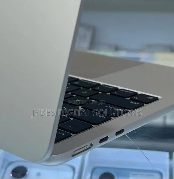 Laptop Apple MacBook Air 2022 M2 16GB Apple M2 SSD 256GB