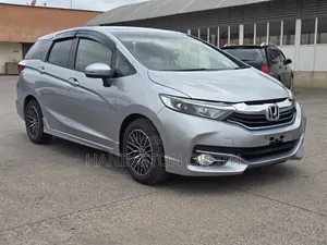 Honda Fit Shuttle 1.5 Hybrid 2WD 2019 Silver