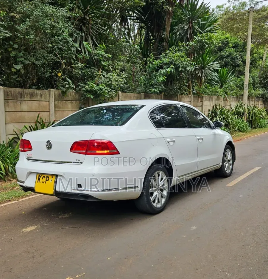 Volkswagen Passat 2011 White