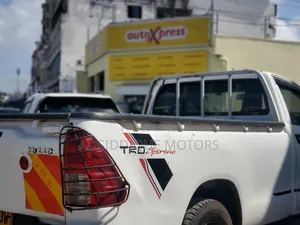 Toyota Hilux Revo Smart Cab Deisel 2.4 AWD 2018 White