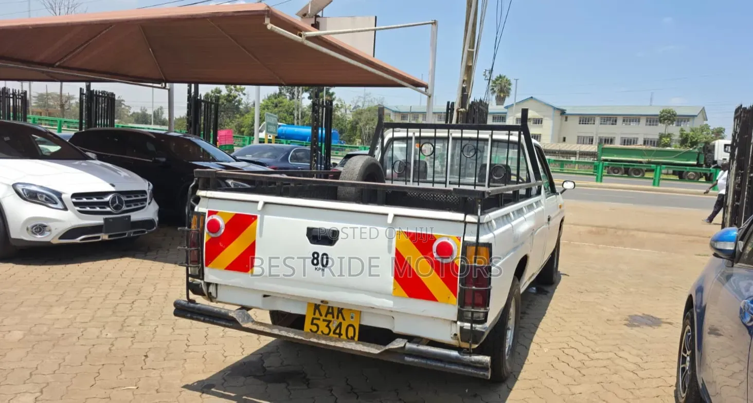 Nissan Pick-Up 2019 White