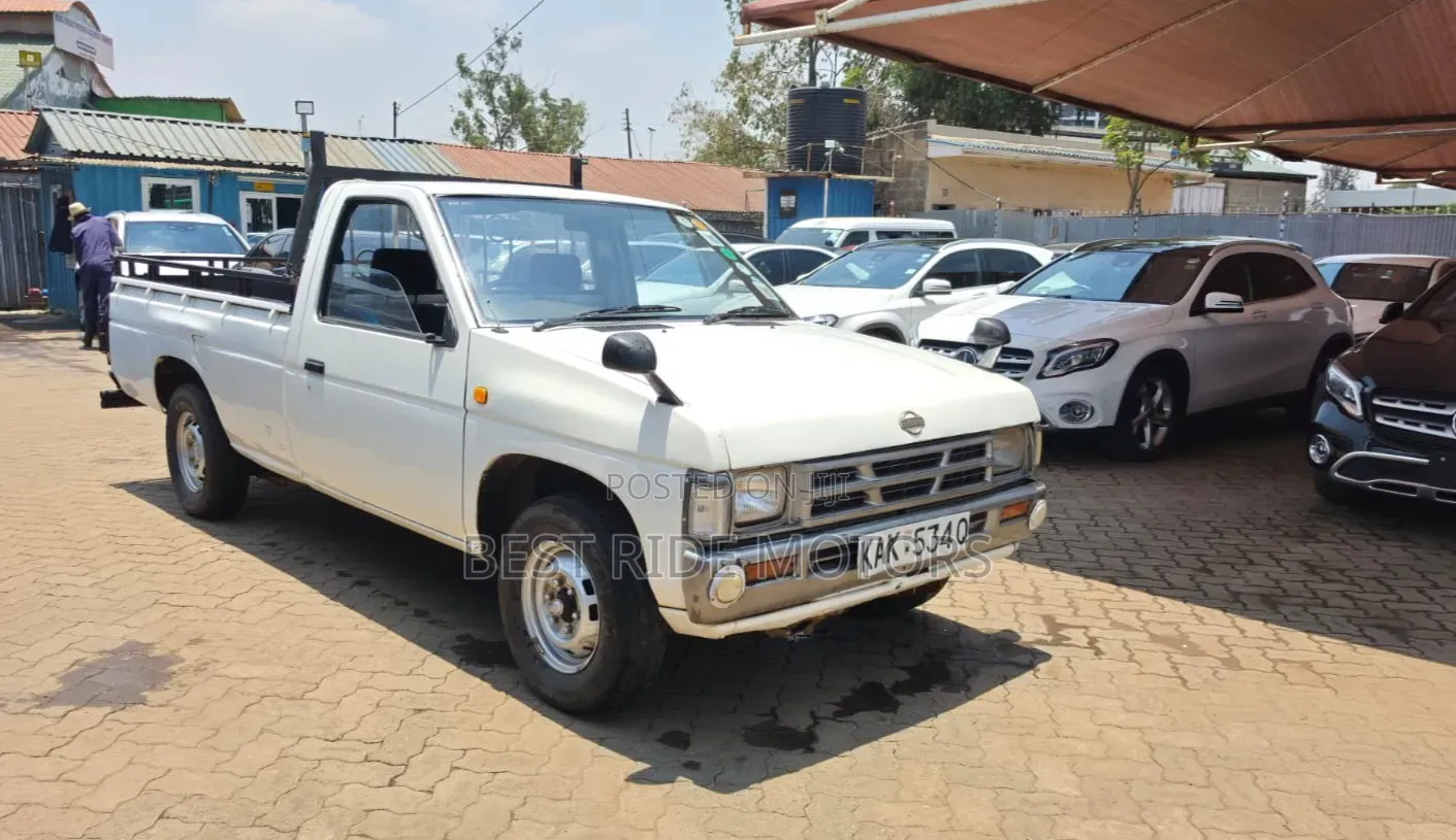 Nissan Pick-Up 2019 White